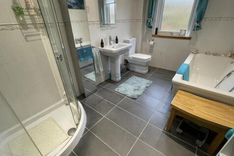 Bathroom.JPG