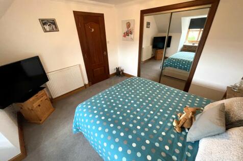 Bedroom 5b.JPG