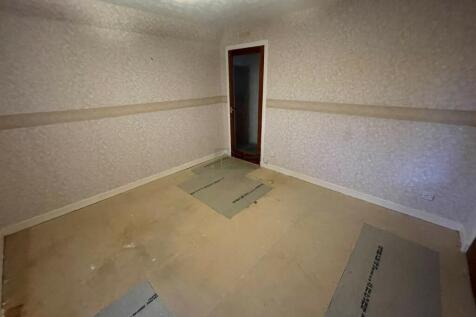 Bedroom 1b.JPG