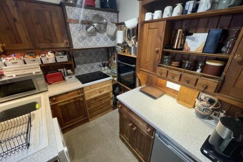 Kitchen a.JPG