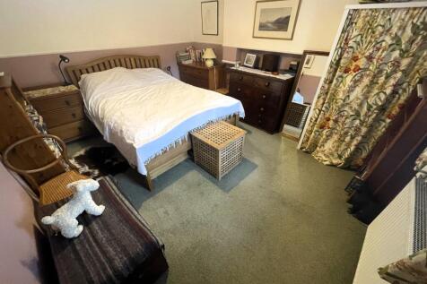 Master bedroom a.JPG