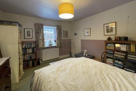 Master Bedroom b.JPG
