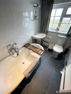 Bathroom a.JPG