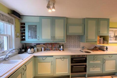 Kitchen b.JPG