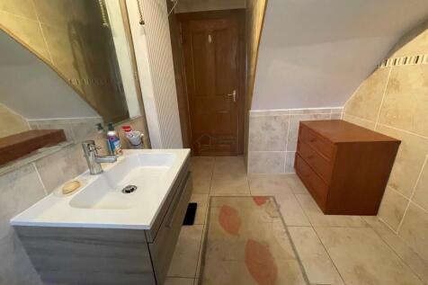 Shower room b.JPG