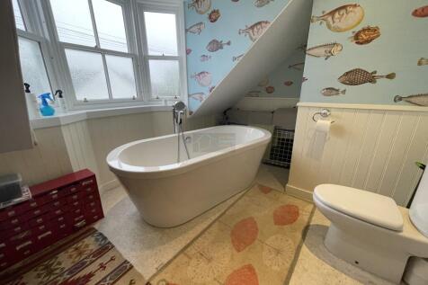 Bathroom a.JPG