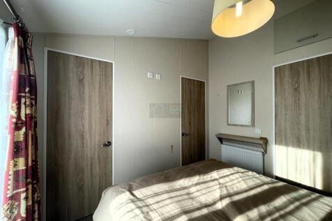 Bedroom 1b.JPG