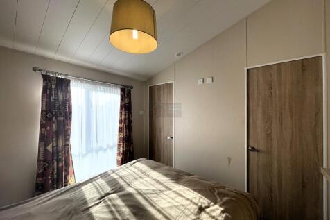 Bedroom 1c.JPG