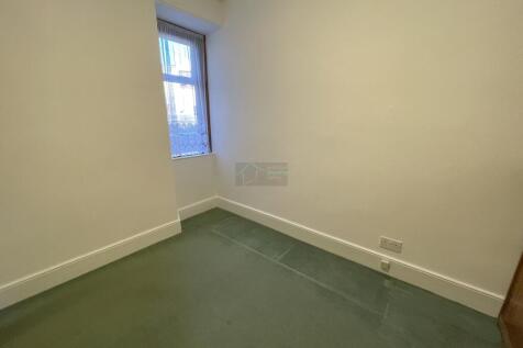 Bedroom 3b.JPG