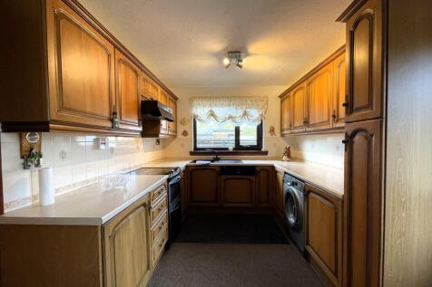 Kitchen b.JPG