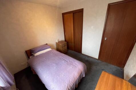 Bedroom 3b.JPG