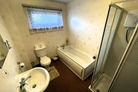 Bathroom.JPG