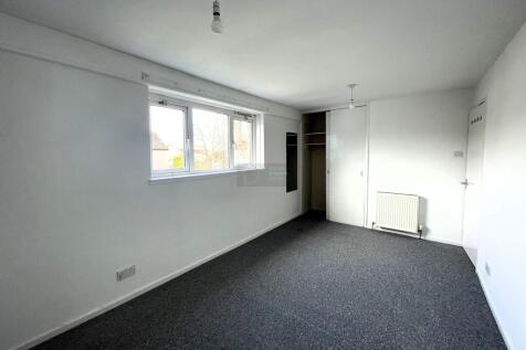 Bedroom 1b.JPG