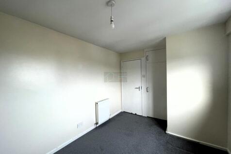 Bedroom 2b.JPG