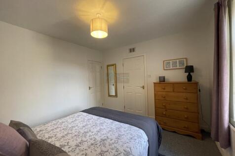 Bedroom 1b.JPG