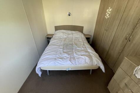 Master Bedroom a.JPG