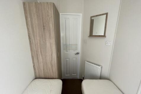 Twin Room b.JPG