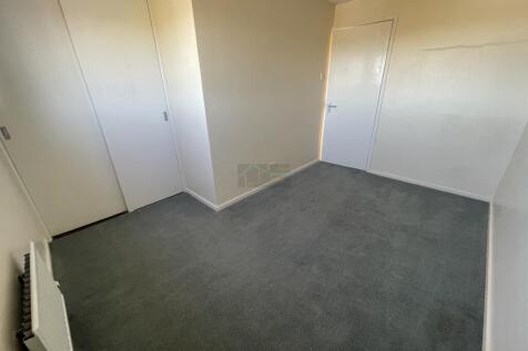 Bedroom 2b.JPG
