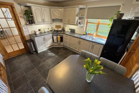 Kitchen b.JPG