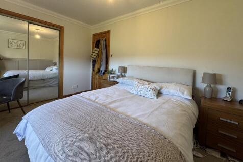 Bedroom 1b.JPG