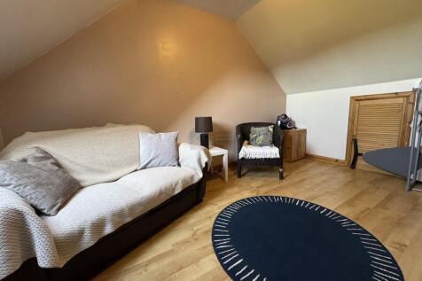 Bedroom 4b.JPG