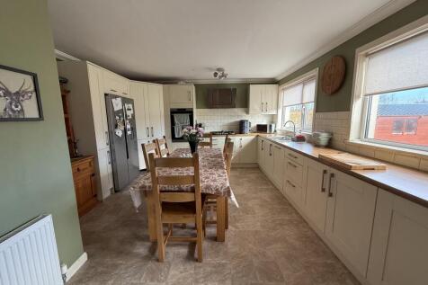 Kitchen a.JPG
