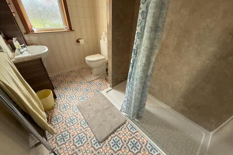 Shower room.JPG