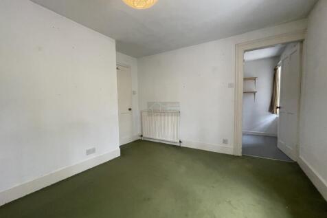 Bedroom 1b.JPG