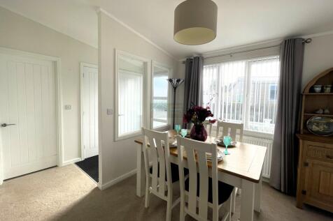Dining Area.JPG