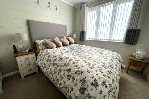 Bedroom 1a.JPG