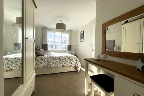 Bedroom 1b.JPG