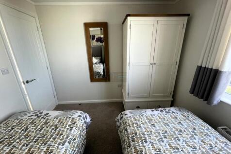 Bedroom 2b.JPG