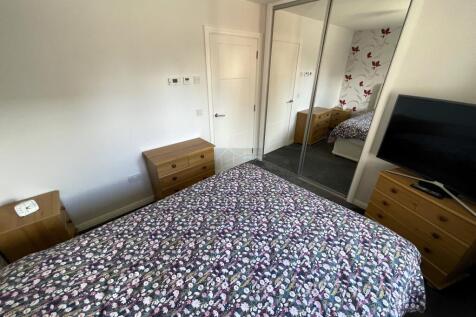 Bedroom 1b.JPG