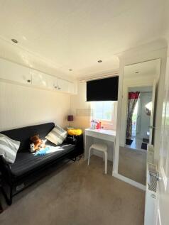 Bedroom 2.JPG