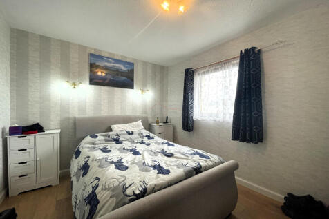 Bedroom 1a.JPG