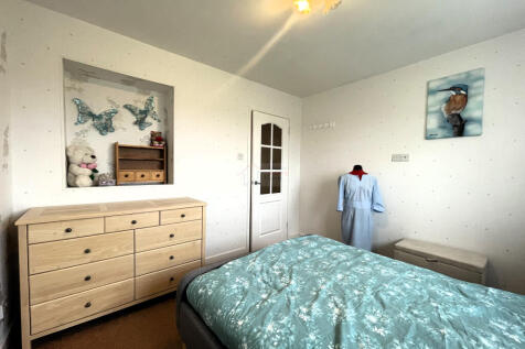 Bedroom 4b.JPG