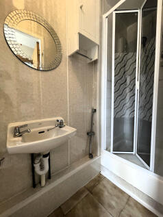 Shower Room b.JPG