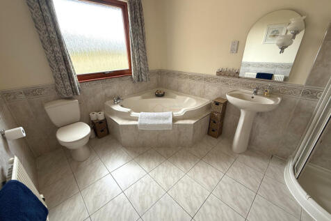 Bathroom.JPG