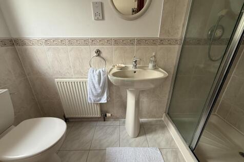 Ensuite.JPG