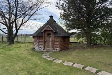 Garden bbq  hut.JPG
