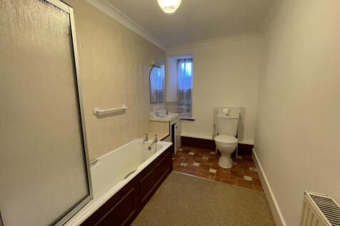 Bathroom a.JPG