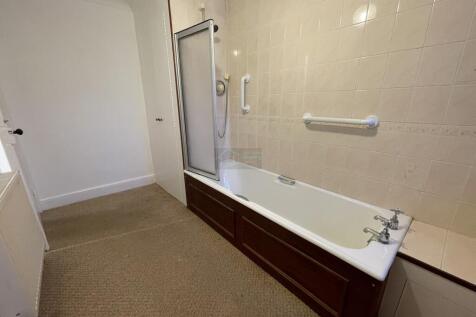 Bathroom b.JPG