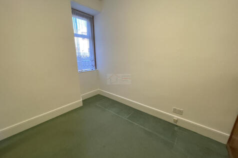 Bedroom 3b.JPG