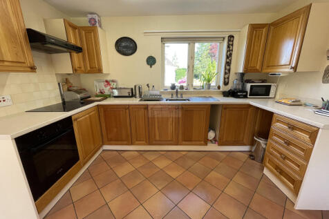 Kitchen a.JPG