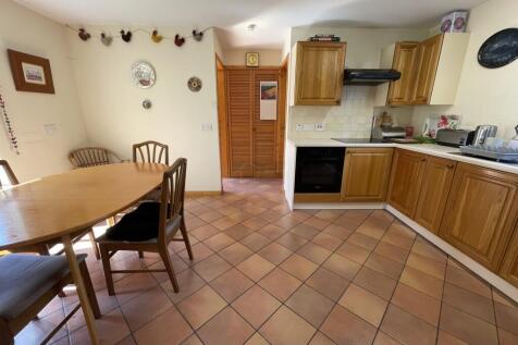 Kitchen b.JPG