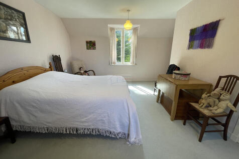 Bedroom 2b.JPG