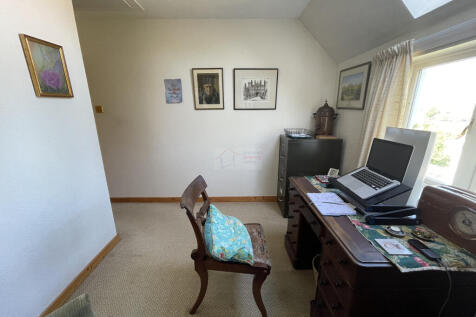Bedroom 3b.JPG