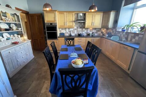 Kitchen a.JPG