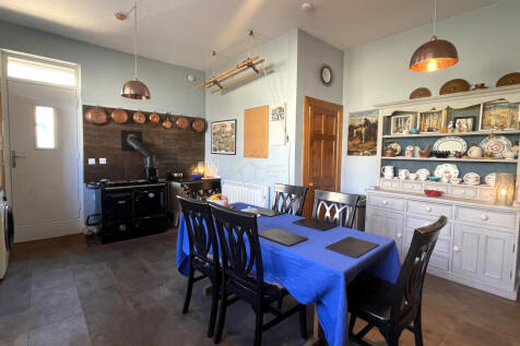 Kitchen b.JPG