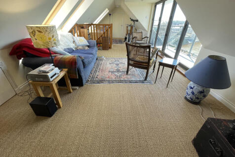 Lounge with Balcony a.JPG